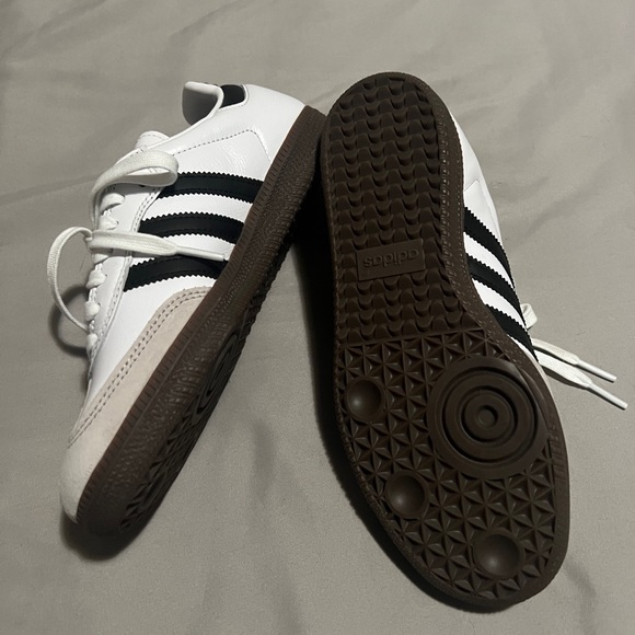 Adidas White and Black Samba Sneakers - Men size 5 1/2 - Picture 8 of 8